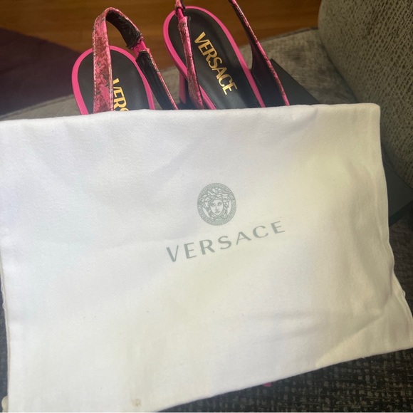 💕SOLD💕 Versace Médusa Insignia Patent Leather Slingback - Picture 5 of 13